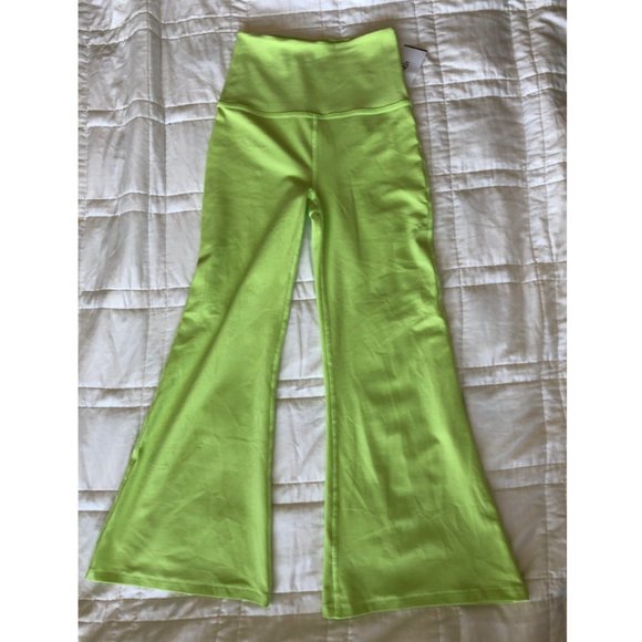 Beyond Yoga Retro Cropped Flare Pant size S NWT - Picture 1 of 3